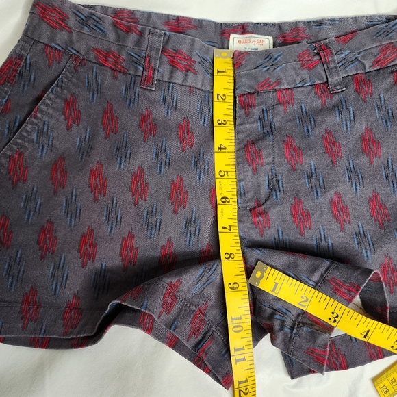 Khakis by GAP Shorts Mid Rise Gray Geometric Print The 3" Short  Women's Size 6 - Picture 5 of 10